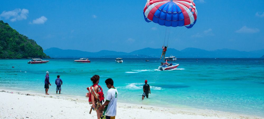 enjoy-a-mix-of-white-sand-relaxation-and-turquoise-water-exploration-1763678370